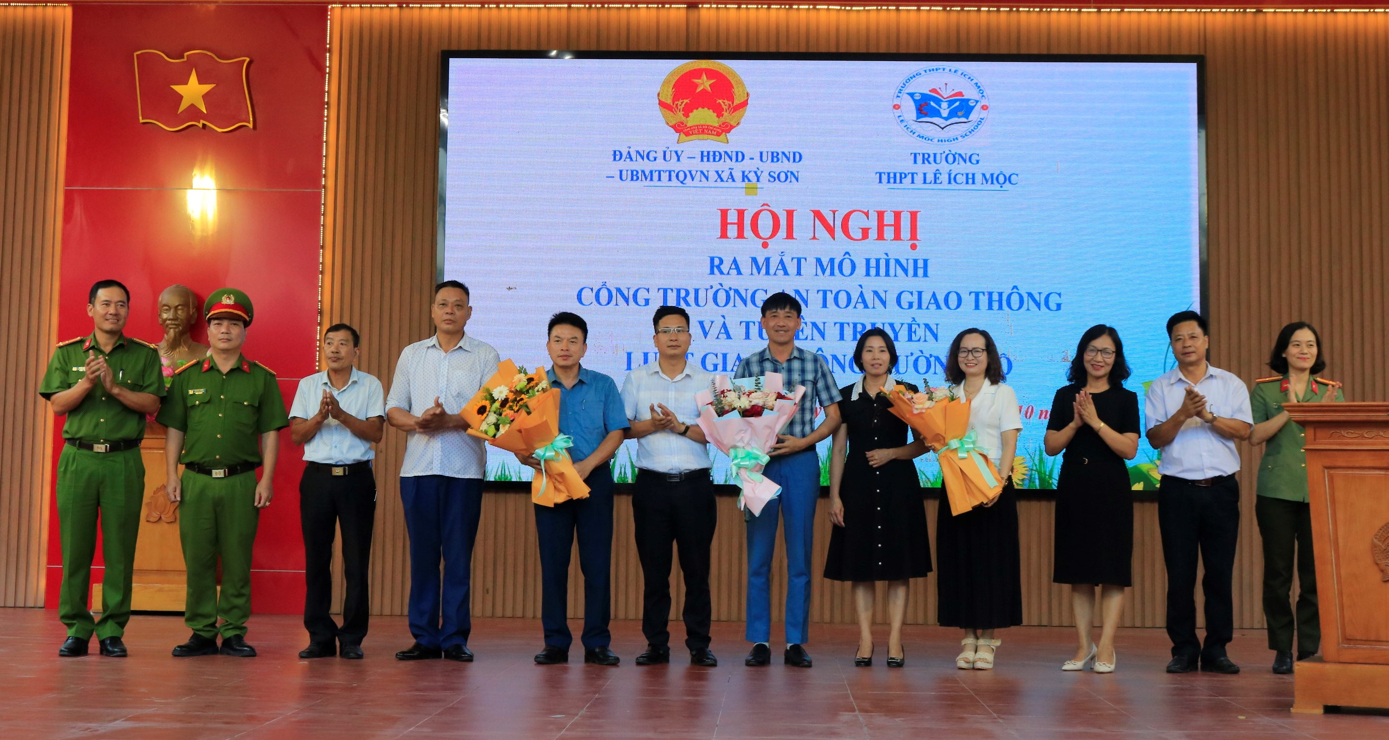 Trường THPT Lê Ích Mộc (Thủy Nguyên): Ra mắt mô hình Cổng trường an toàn giao thông và tuyên truyền Luật giao thông đường bộ năm học 2023 - 2024